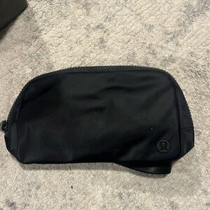 Lululemon everywhere belt bag NEW